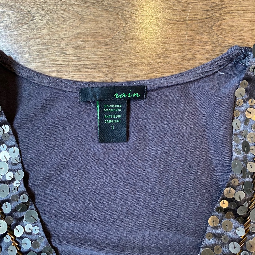 V neck top - Picture 2 of 3